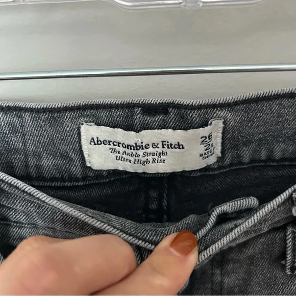 Abercrombie &amp; Fitch Ultra High Rise Ankle Straight Jean Grey Wash Size 26 Short