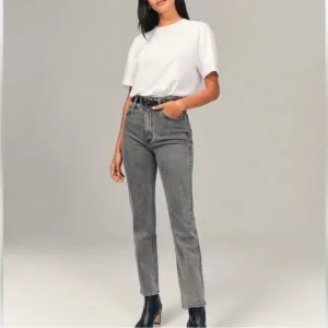 Abercrombie &amp; Fitch Ultra High Rise Ankle Straight Jean Grey Wash Size 26 Short