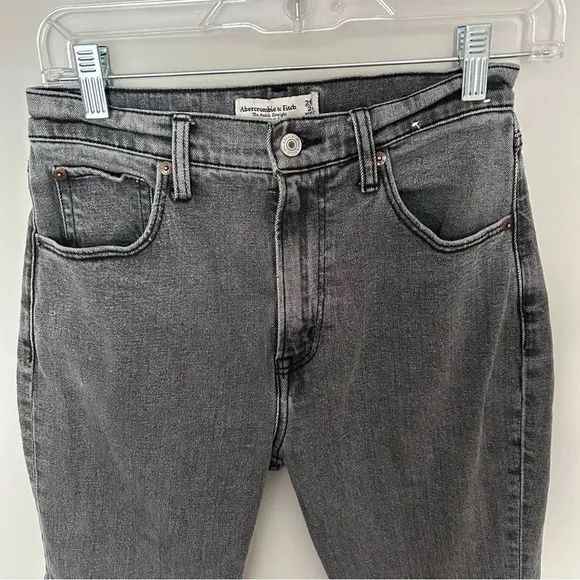 Abercrombie &amp; Fitch Ultra High Rise Ankle Straight Jean Grey Wash Size 26 Short