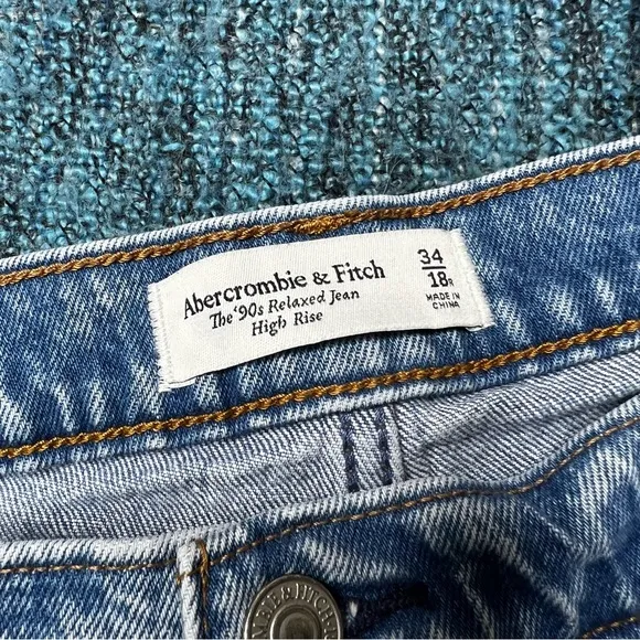 Abercrombie and Fitch The 90's Relaxed High Rise Jeans Size 34