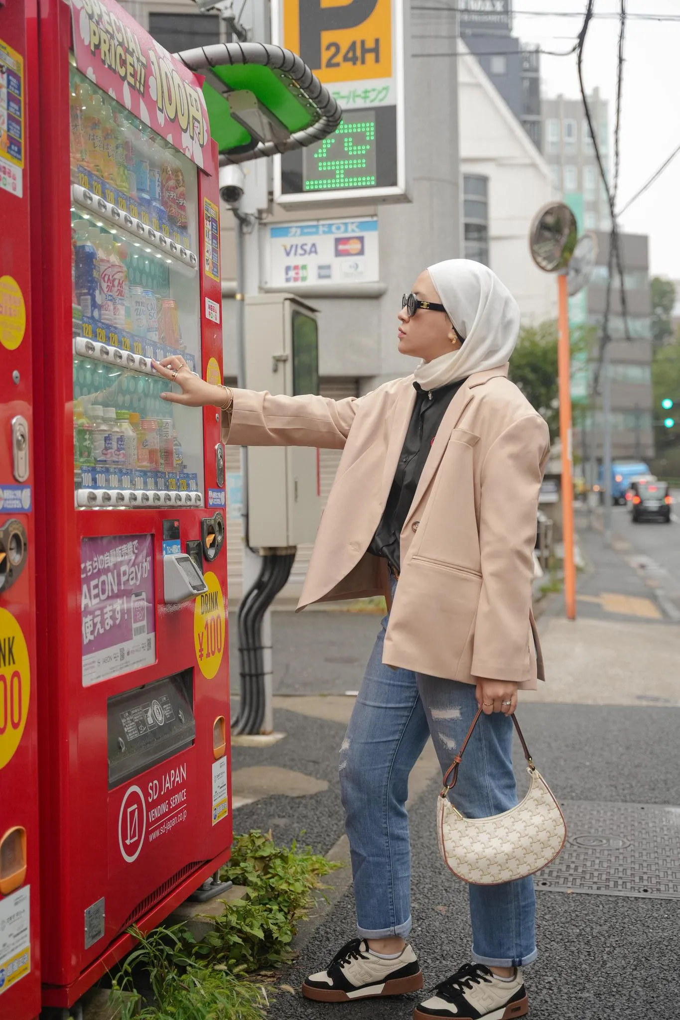 AKFORPM LOML BLAZER IN BEIGE