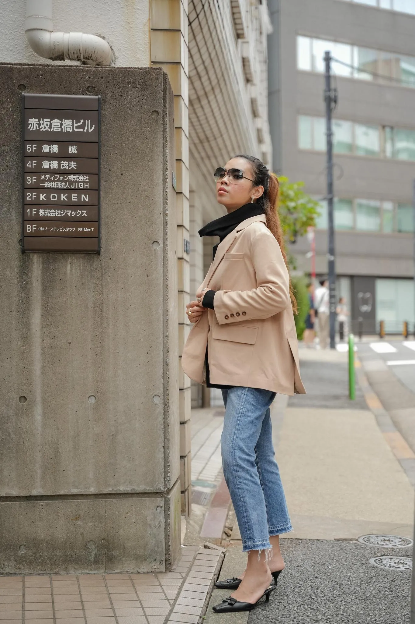 AKFORPM LOML BLAZER IN BEIGE