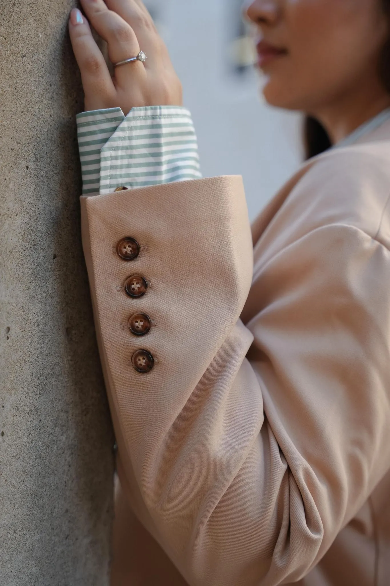 AKFORPM LOML BLAZER IN BEIGE