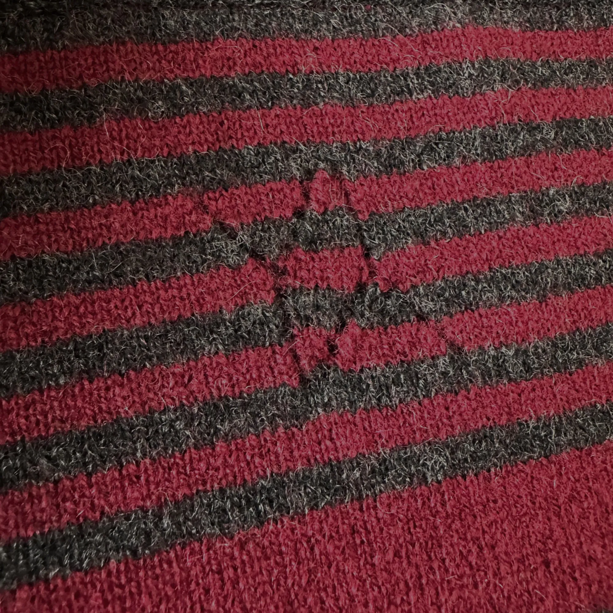Aspen sweater cashmere bordeaux/dark grey