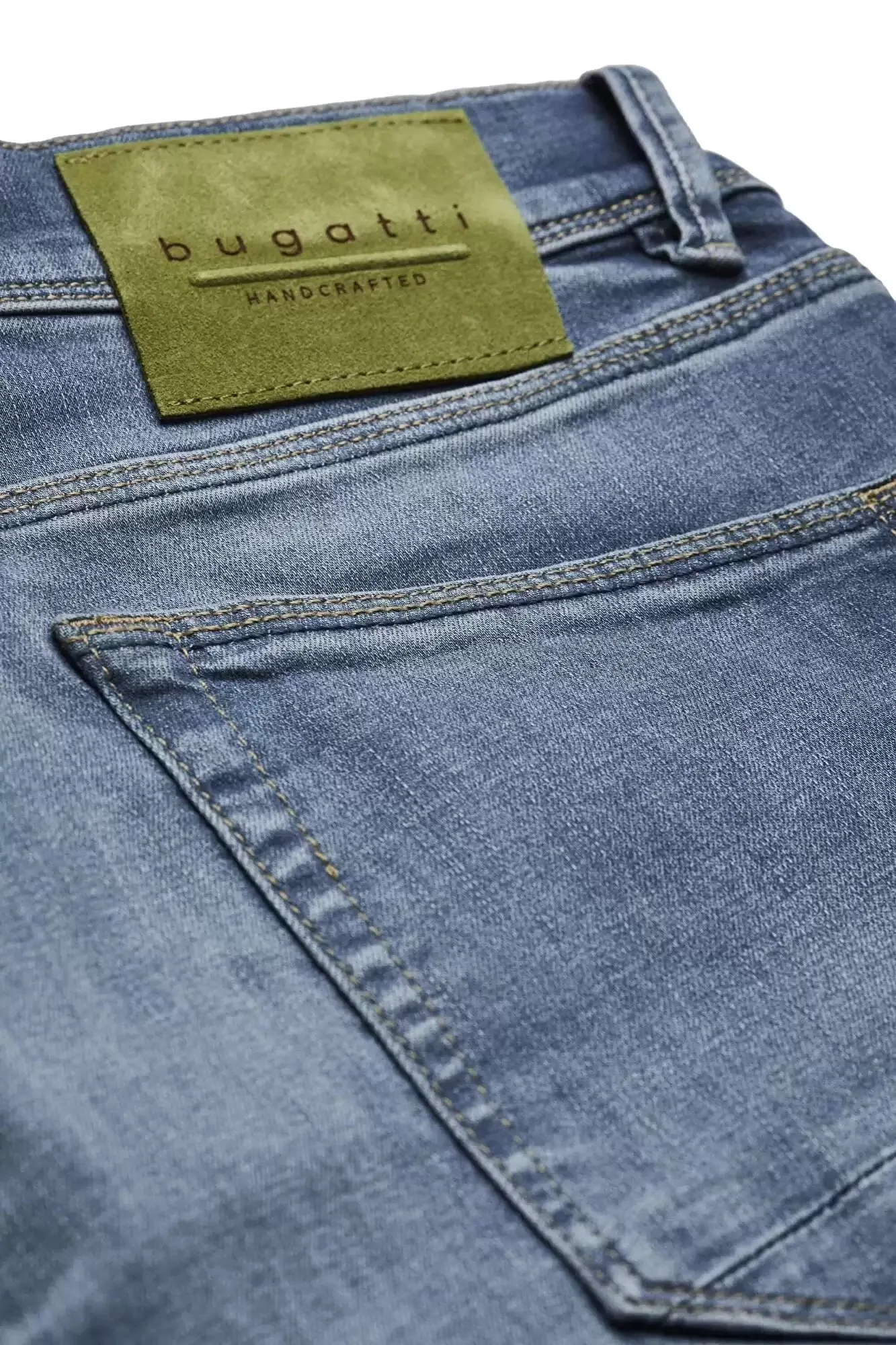 Bugatti Men's Jeans In a Distressed Look in Blue