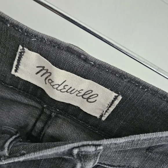 Madewell 9&quot; high rise black distressed jeans