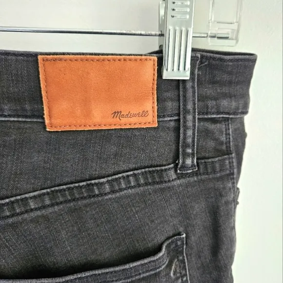 Madewell 9&quot; high rise black distressed jeans