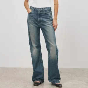 Mitchell Jean in Simon Wash