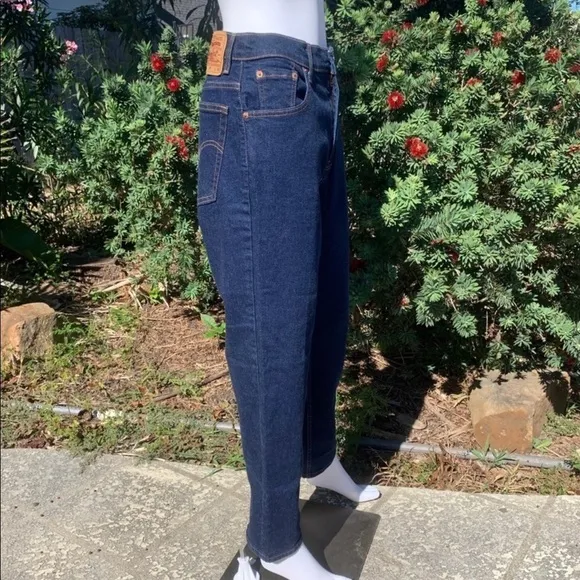 NWOT Levi’s  550 Relaxed Fit Tapered Leg High Rise Jeans