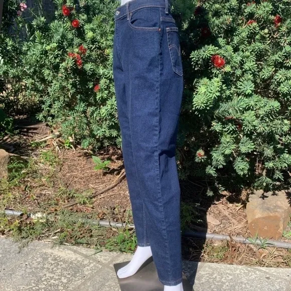 NWOT Levi’s  550 Relaxed Fit Tapered Leg High Rise Jeans