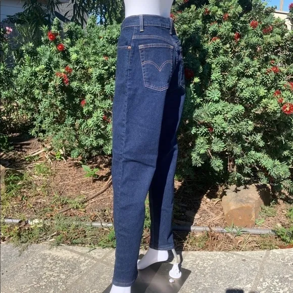 NWOT Levi’s  550 Relaxed Fit Tapered Leg High Rise Jeans