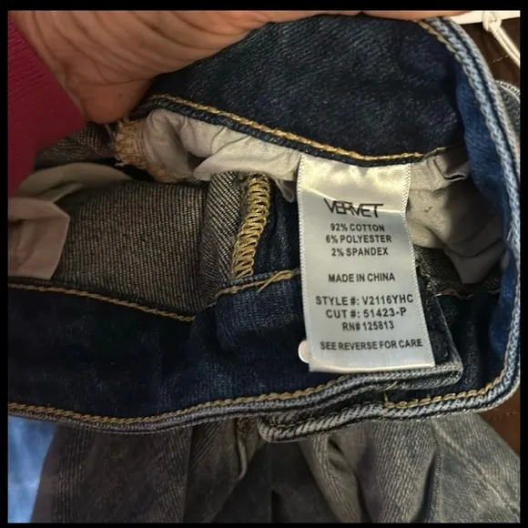 NWT Vervet jeans by Flying Monkey. Stretch boyfriend Distressed and stretch