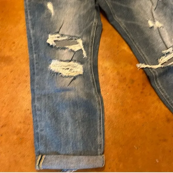 NWT Vervet jeans by Flying Monkey. Stretch boyfriend Distressed and stretch