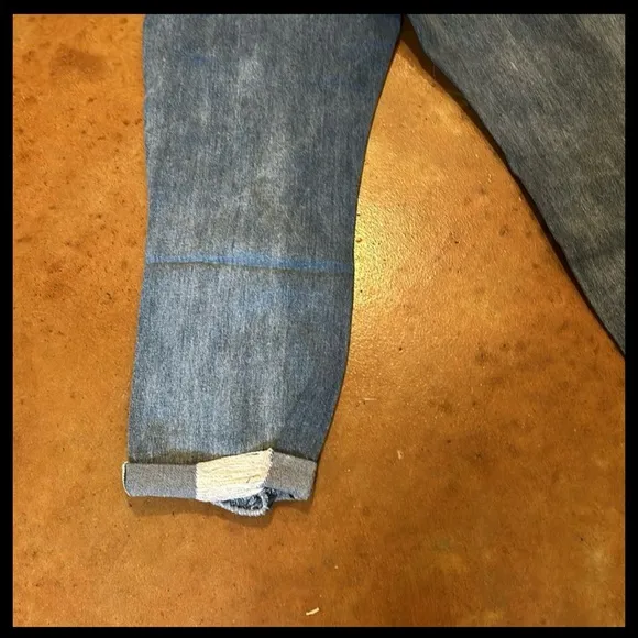 NWT Vervet jeans by Flying Monkey. Stretch boyfriend Distressed and stretch