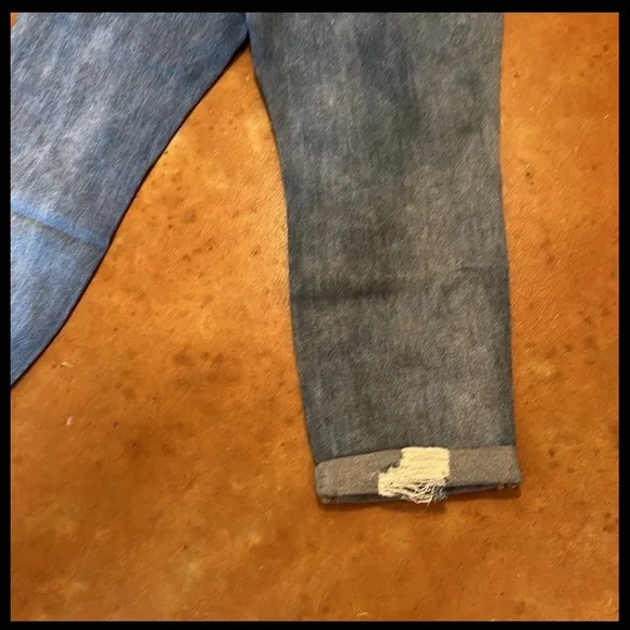 NWT Vervet jeans by Flying Monkey. Stretch boyfriend Distressed and stretch