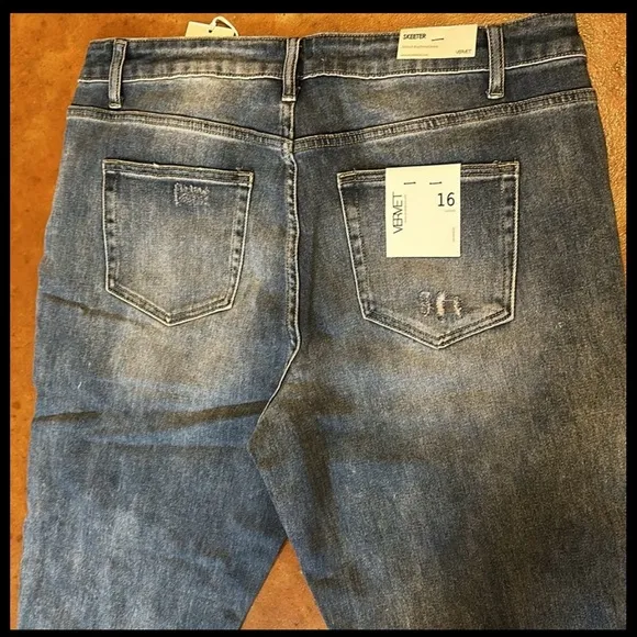 NWT Vervet jeans by Flying Monkey. Stretch boyfriend Distressed and stretch