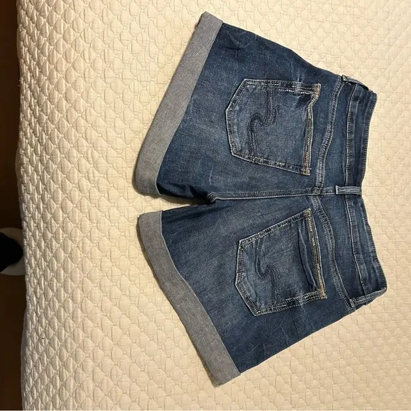 Silver Jeans Co.Women's Boyfriend Mid Rise Shorts