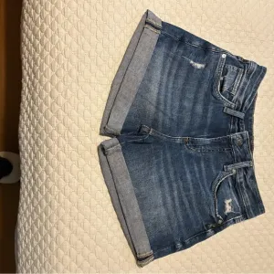 Silver Jeans Co.Women's Boyfriend Mid Rise Shorts