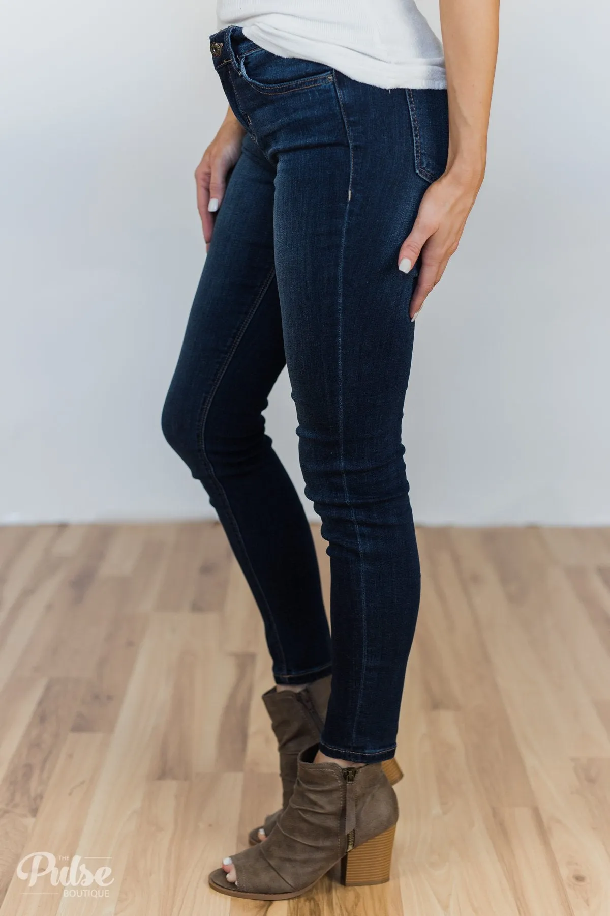 Sneak Peek Jeans- Claire Wash