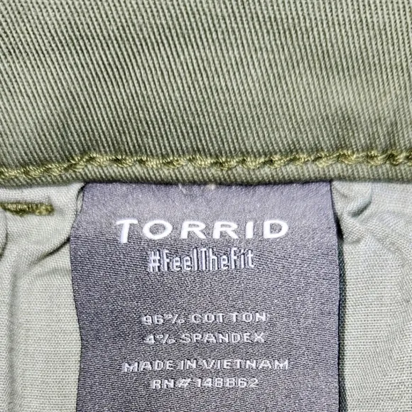 TORRID Olive  Green  Cropped Twill Cargo Pant Plus Size 2X